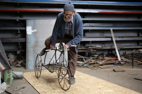 93-летний житель Турции изобрел уникальный велосипед