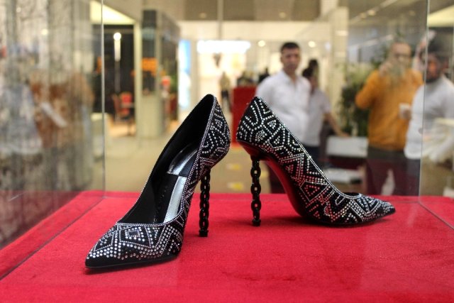Уникальные туфли проданы в Стамбуле за 65 тысяч лир