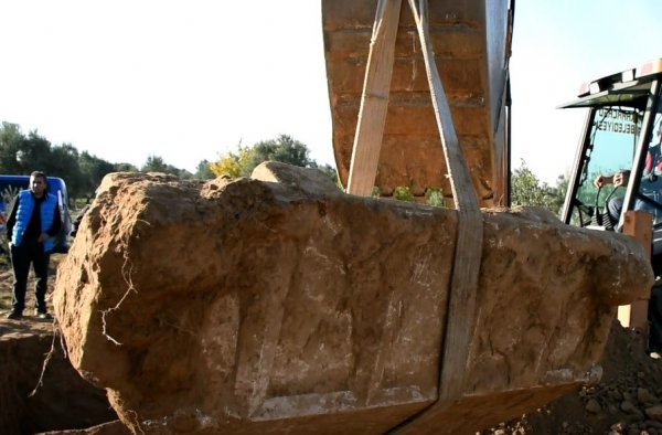 В турецкой оливковой роще обнаружен 2,500 летний саркофаг