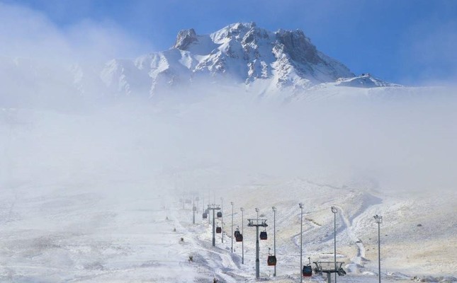 Горнолыжный курорт Эрджиес откроет сезон с искусственным снегом