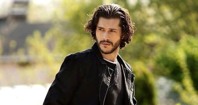 Популярный в России турецкий актер впервые показал невесту