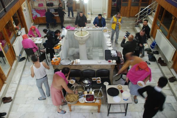 750-летняя баня в Токате привлекает иностранных туристов