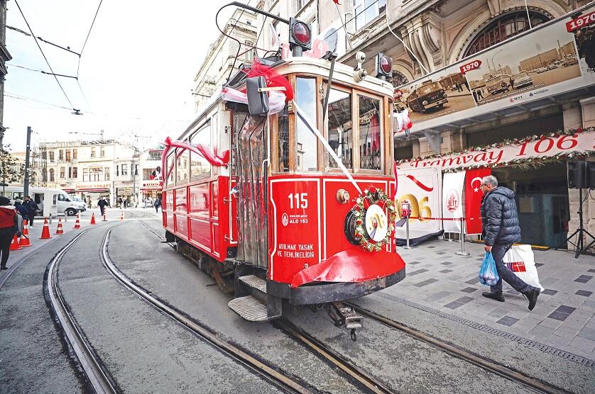 В Стамбуле отметили годовщину легендарного трамвая