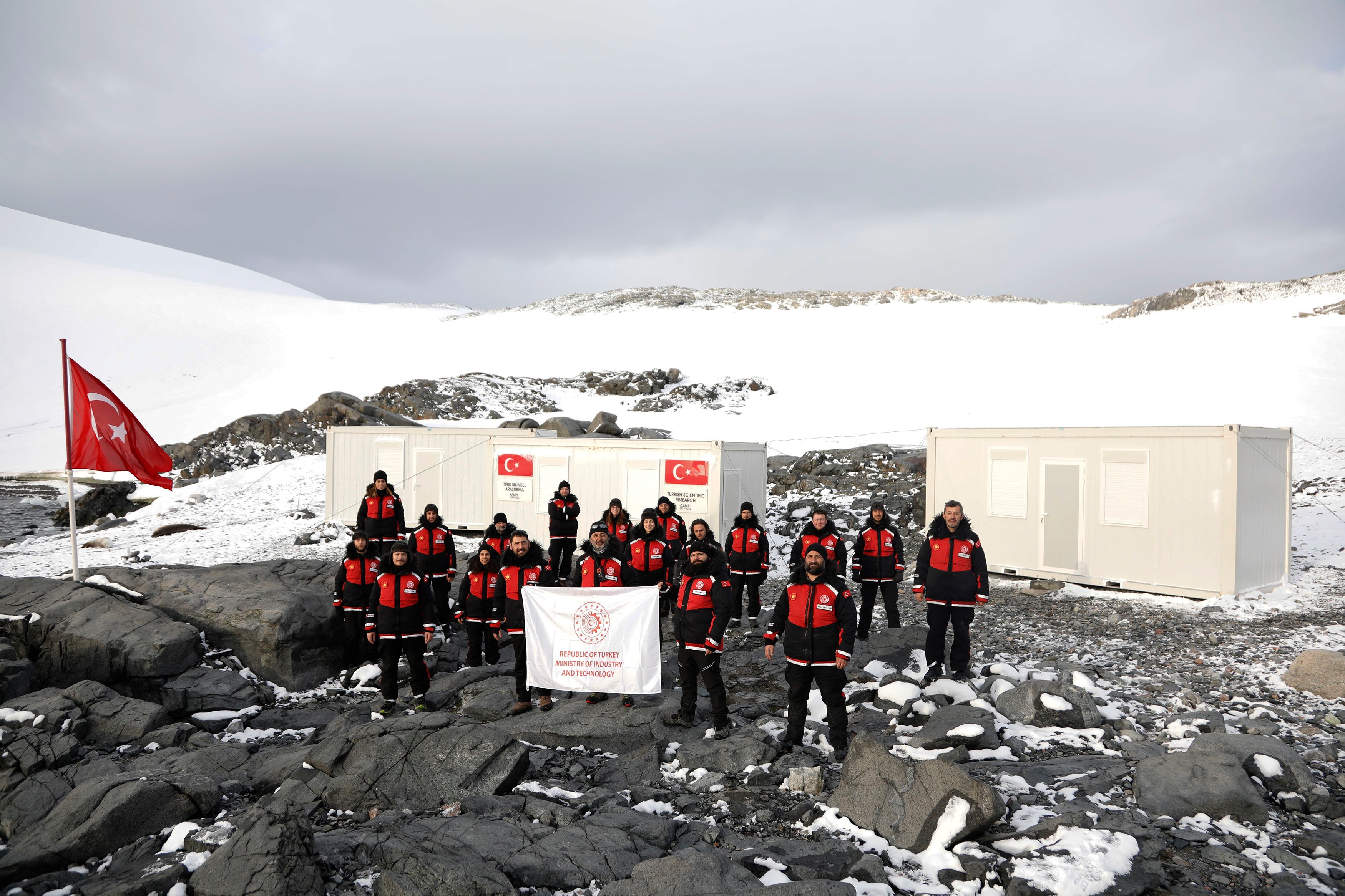 Турецкие ученые завершили экспедицию в Антарктиду