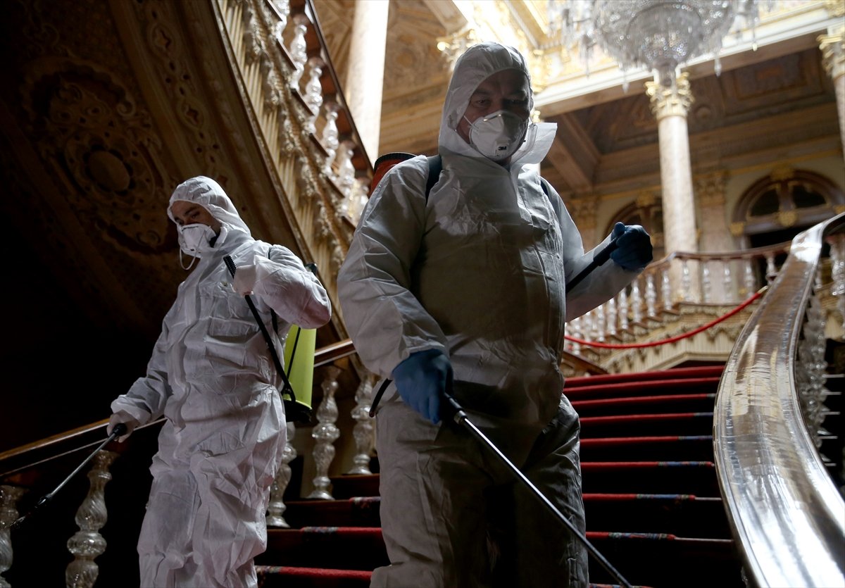 Музеи Стамбула дезинфицируют в связи со вспышкой вируса