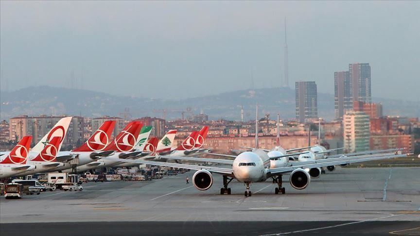 Турция прекращает авиасообщение с 68 странами