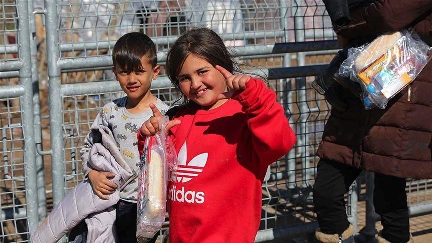 Десятки тысяч беженцев надеются попасть в ЕС из Турции