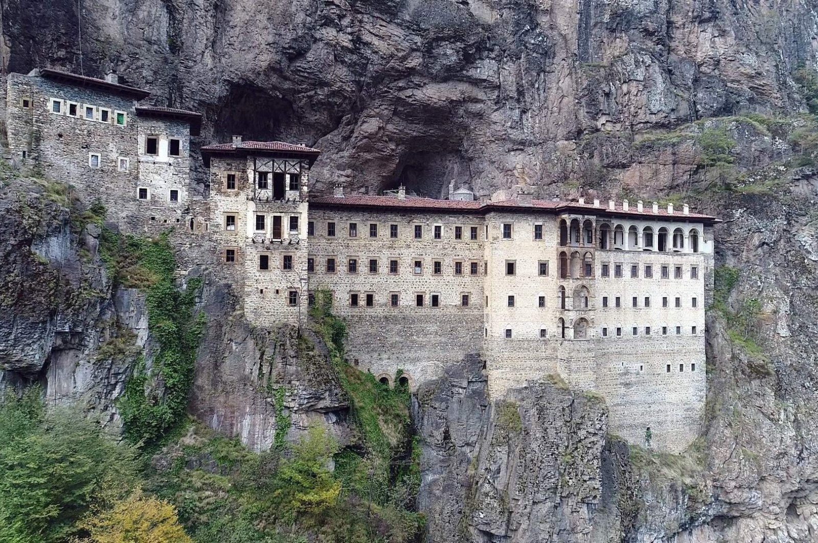 В Турции возобновили реставрацию монастыря Палагия Сумела