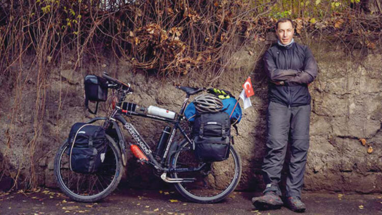 Известный турецкий велосипедист не может выехать из Чили