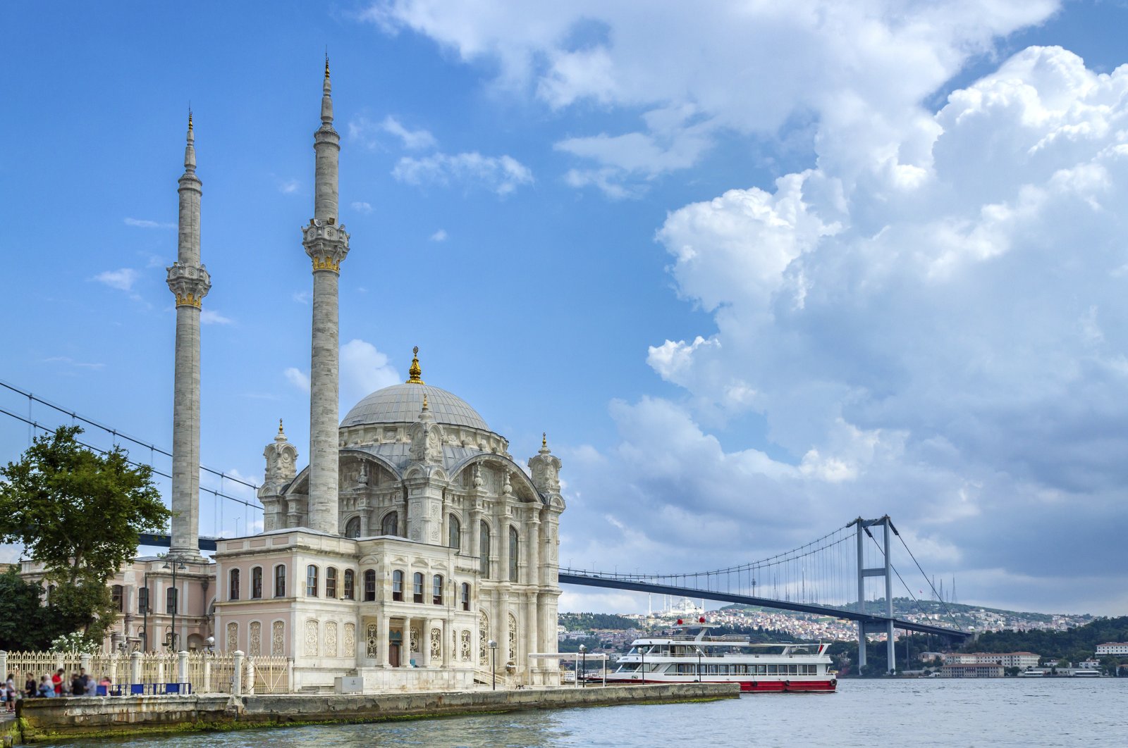 Стамбул назван самым посещаемым городом онлайн