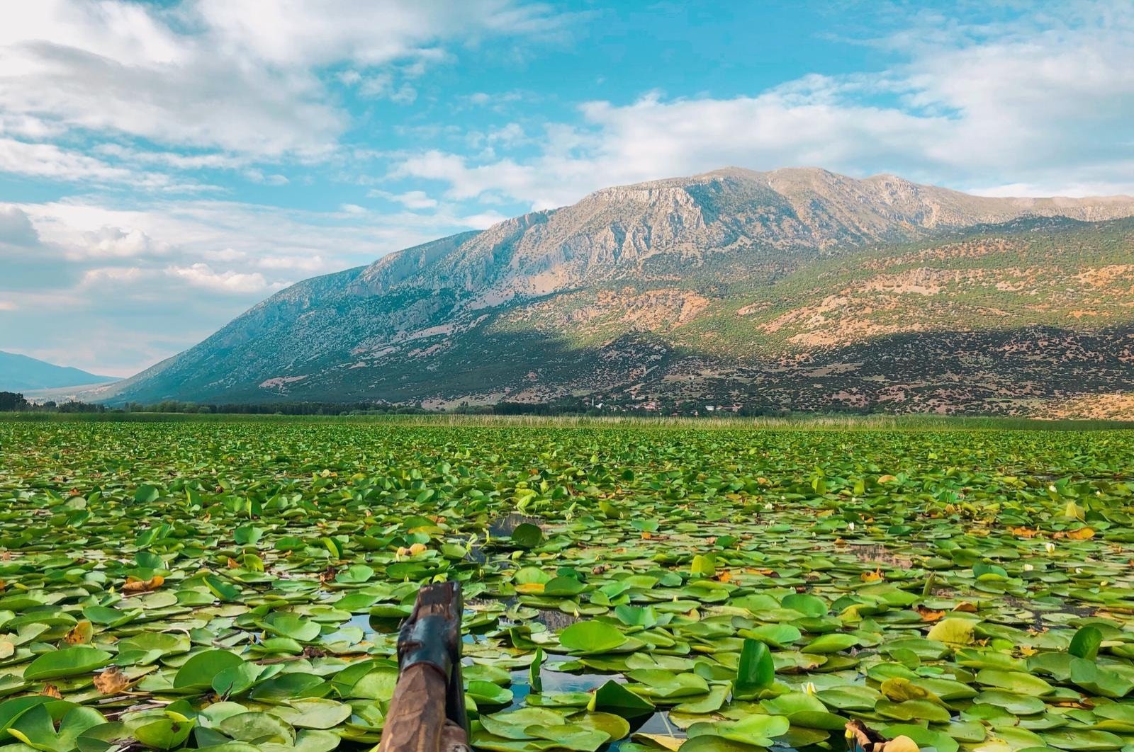 Озеро Ишыклы в Турции привлекает иностранных туристов