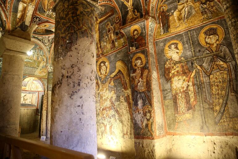 «Темная церковь» в Каппадокии привлекает иностранных туристов