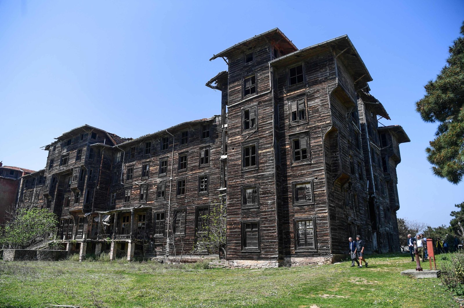 В Турции отреставрируют самое большое деревянное здание Европы