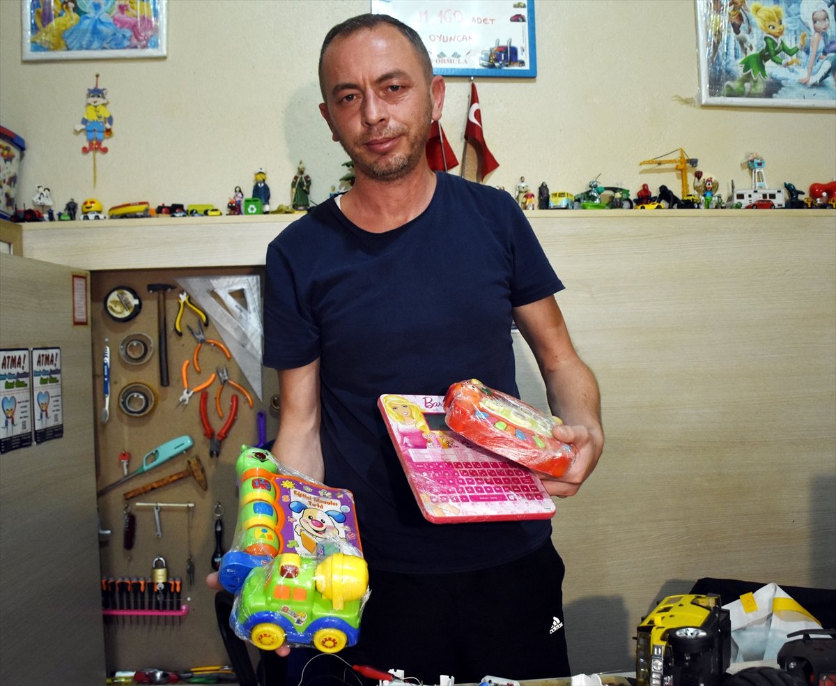 Житель Бурсы создает уникальные игрушки