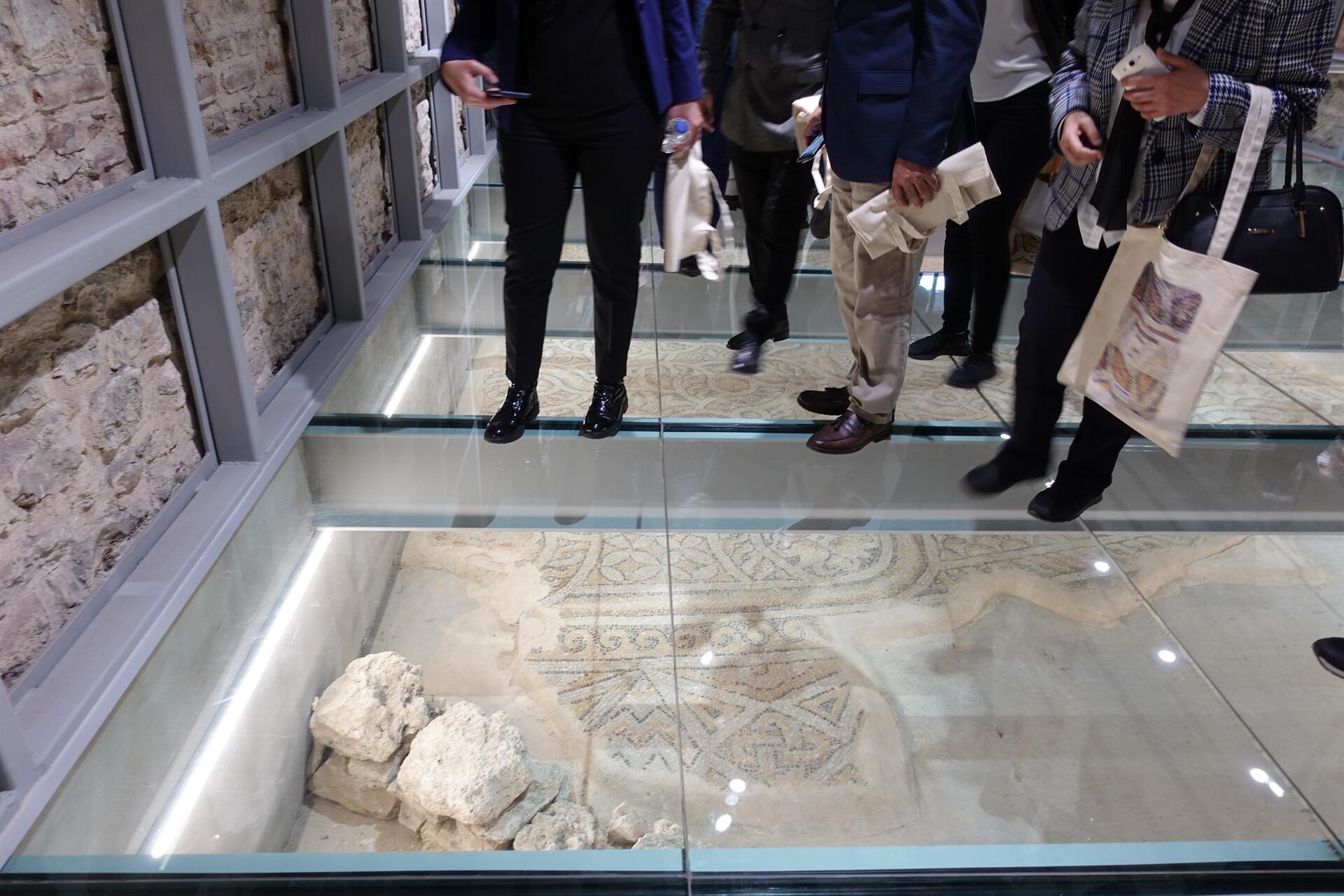 Античные напольные мозаики Зейтинбуруну представлены общественности