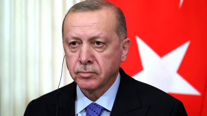  В Турции вводят запрет на выход из дома