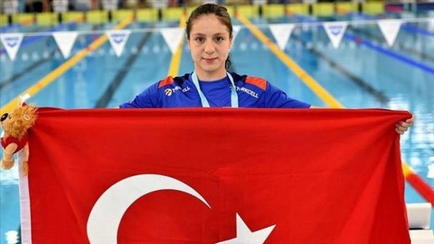 Турецкая пловчиха побила мировой рекорд среди юниоров