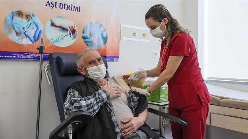Число вакцинированных от коронавируса в Турции превысило 2 млн