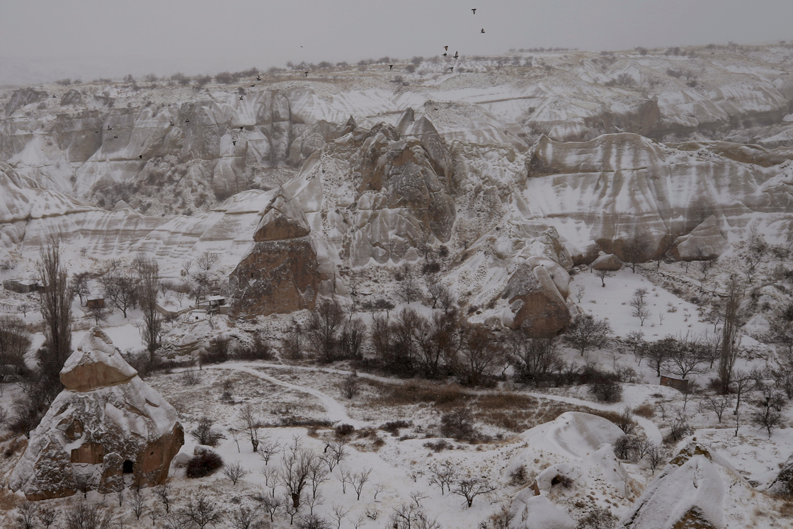 «Камины фей» в турецкой Каппадокии покрылись снегом