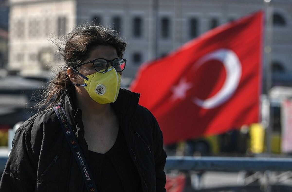 Турция ужесточила ограничения для борьбы с коронавирусом