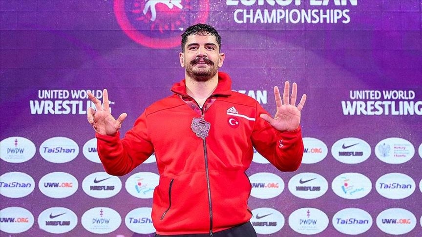 Таха Акгюль стал восьмикратным чемпионом Европы по борьбе