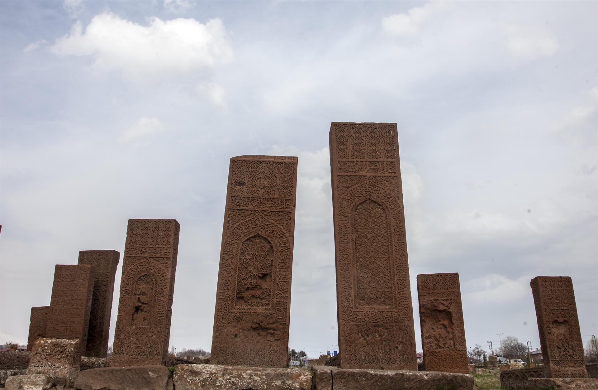 В Турции отреставрировали более ста могил Сельджуков