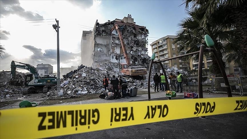 По делу о рухнувших при землетрясении в Измире зданиях задержаны более 20 человек