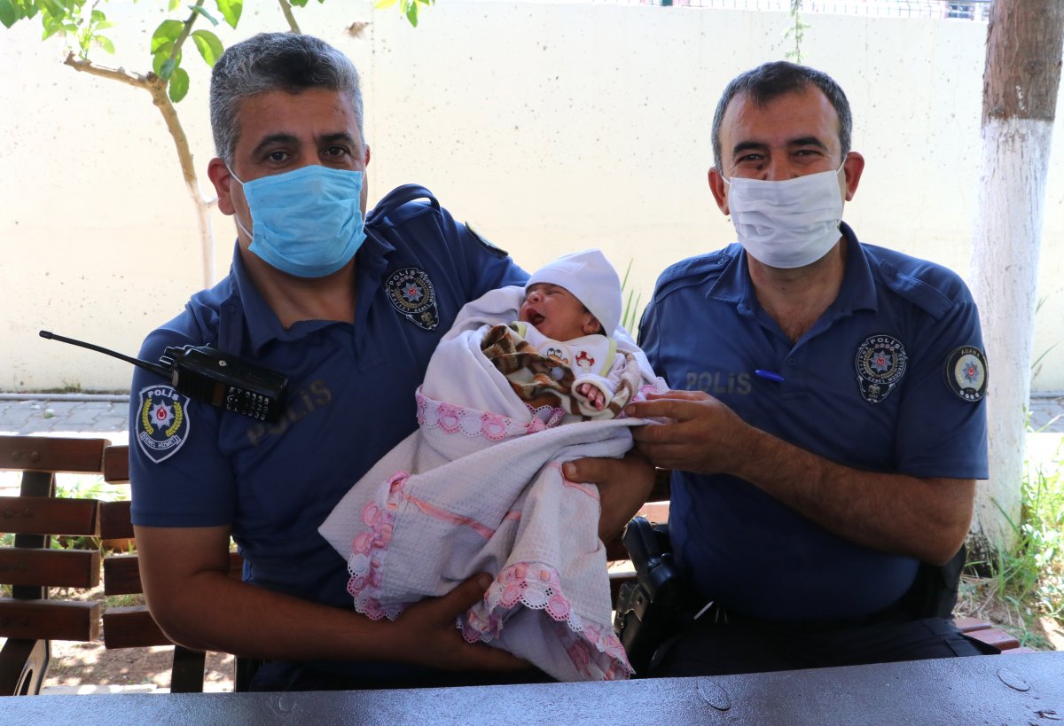 В Турции разыскивают мужчину, выбросившего ребенка