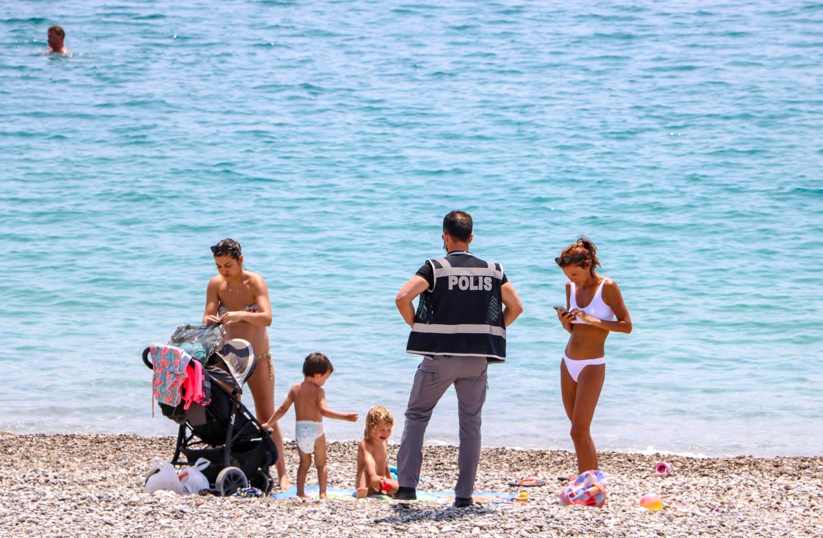 Анталия: на пляжах осуществляют проверку паспортов