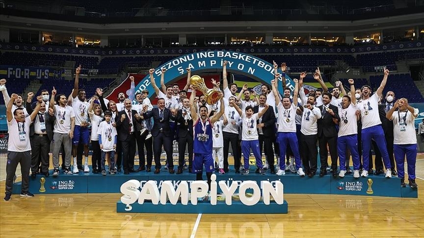 “Анадолу Эфес” стал чемпионом Турции в 15 раз