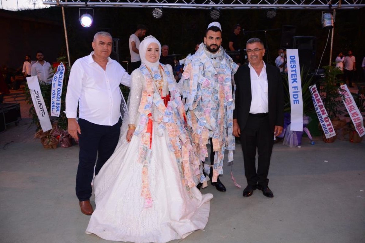 Жениха из турецкой Антальи превратили в «денежное дерево»