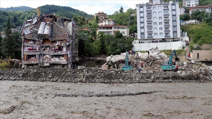 Число жертв наводнений в Турции превысило 50