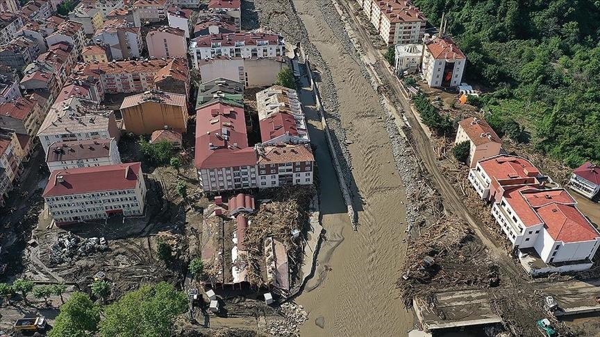 Число жертв наводнений в Турции достигло 64
