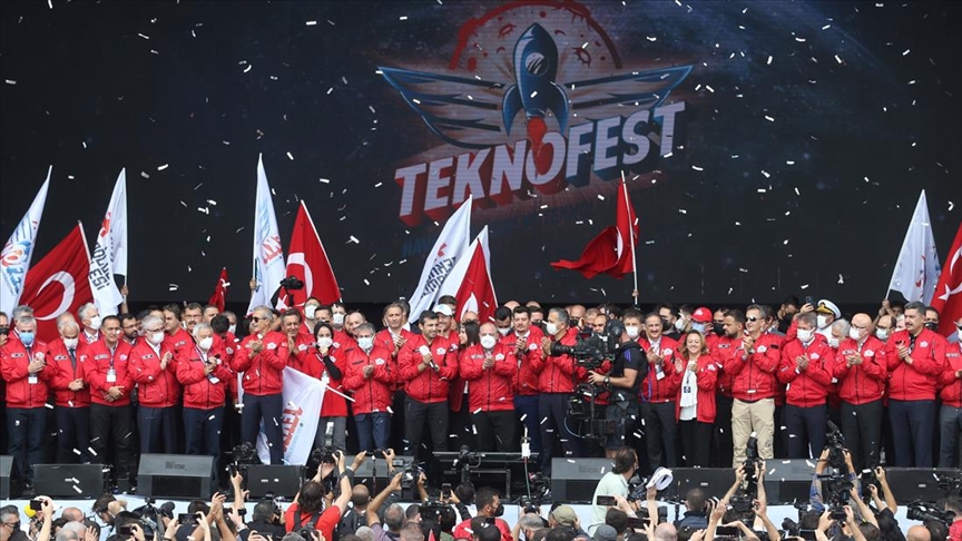 В Стамбуле стартовал Фестиваль авиации и космических технологий 