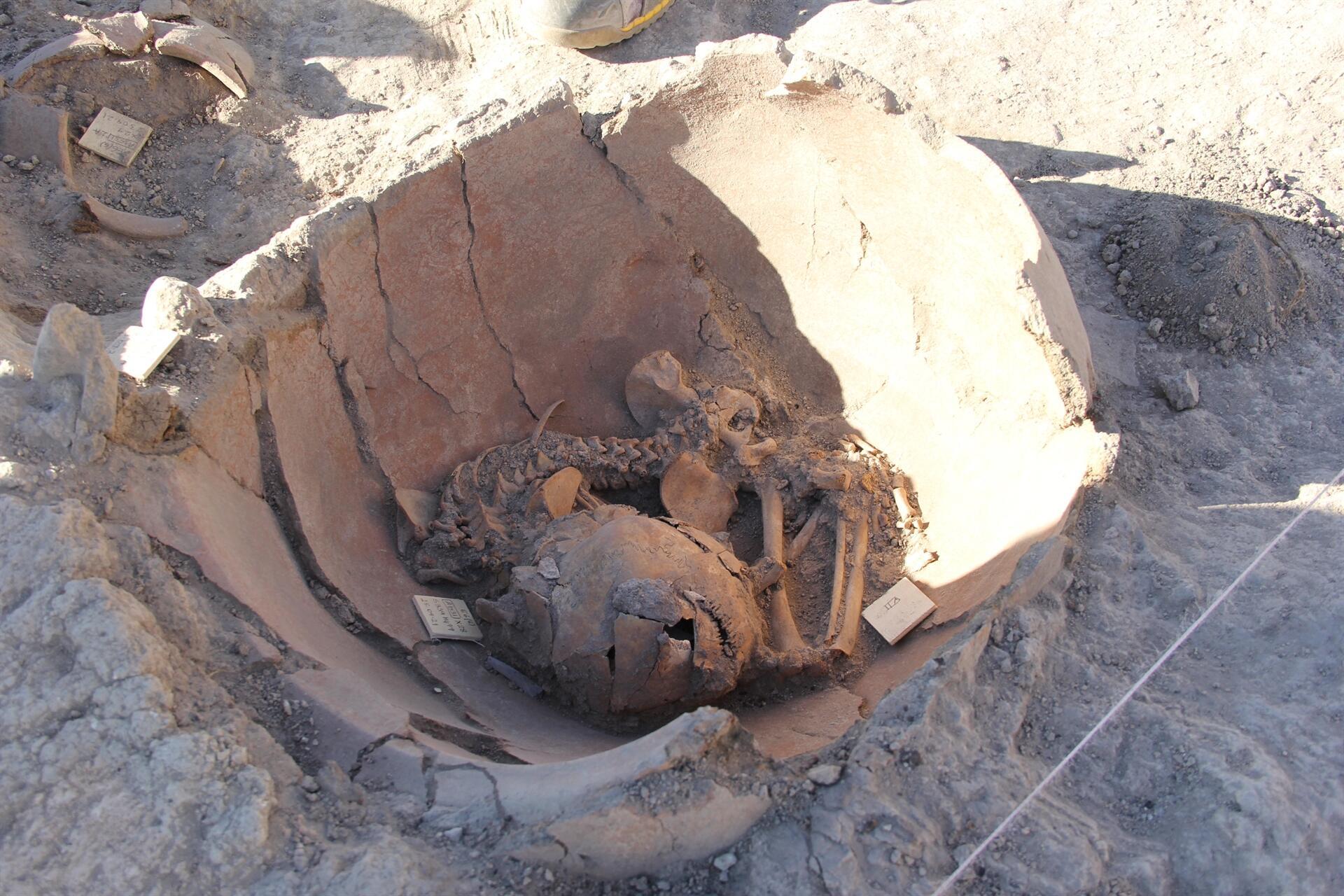 В кургане Арслантепе найдены два детских скелета