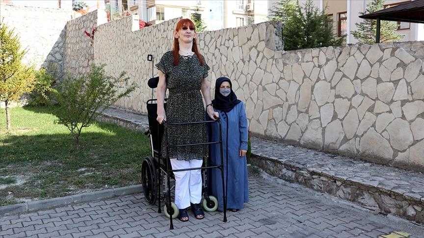 Самая высокая женщина мира: турчанка попала в книгу рекордов Гиннеса
