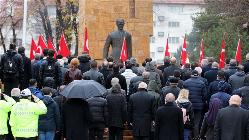 В Турции минутой молчания почтили память Ататюрка