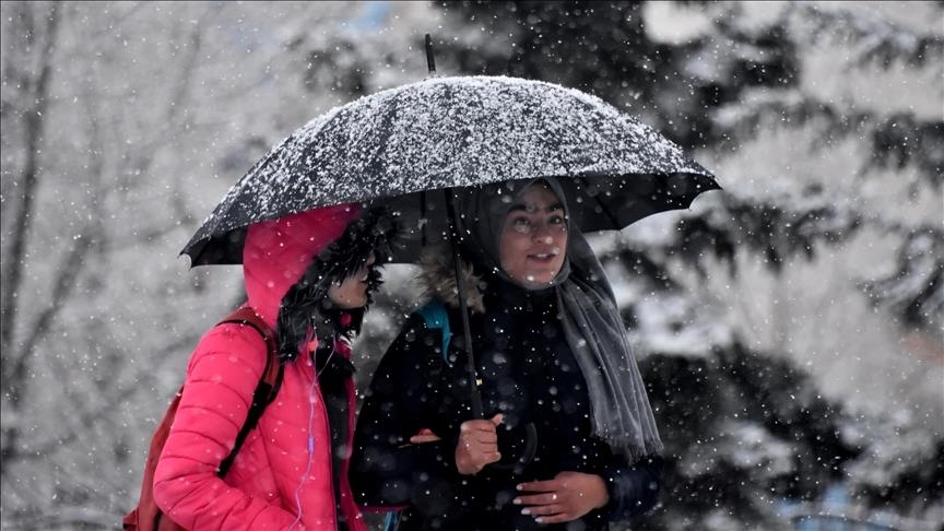 Дожди на востоке Турции сменились снегопадами