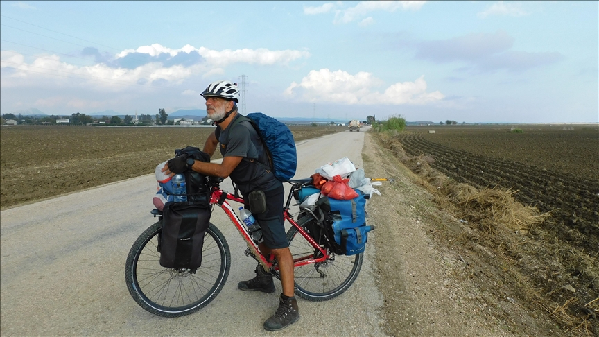 Житель Турции проехал на велосипеде почти 2 тыс. км