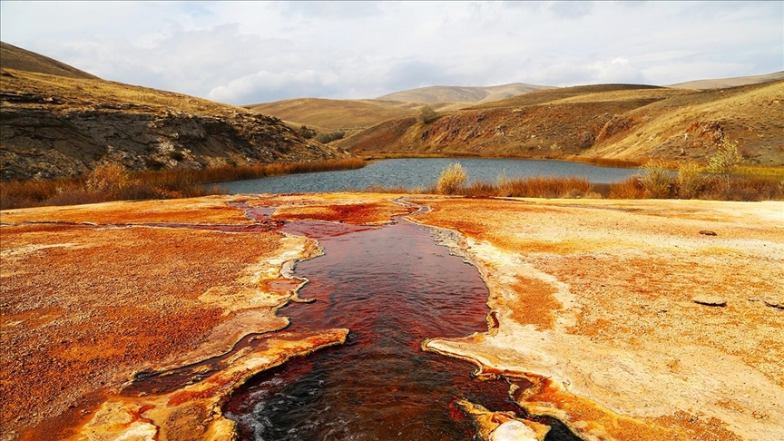 Травертиновое озеро станет новым направлением туризма в Турции