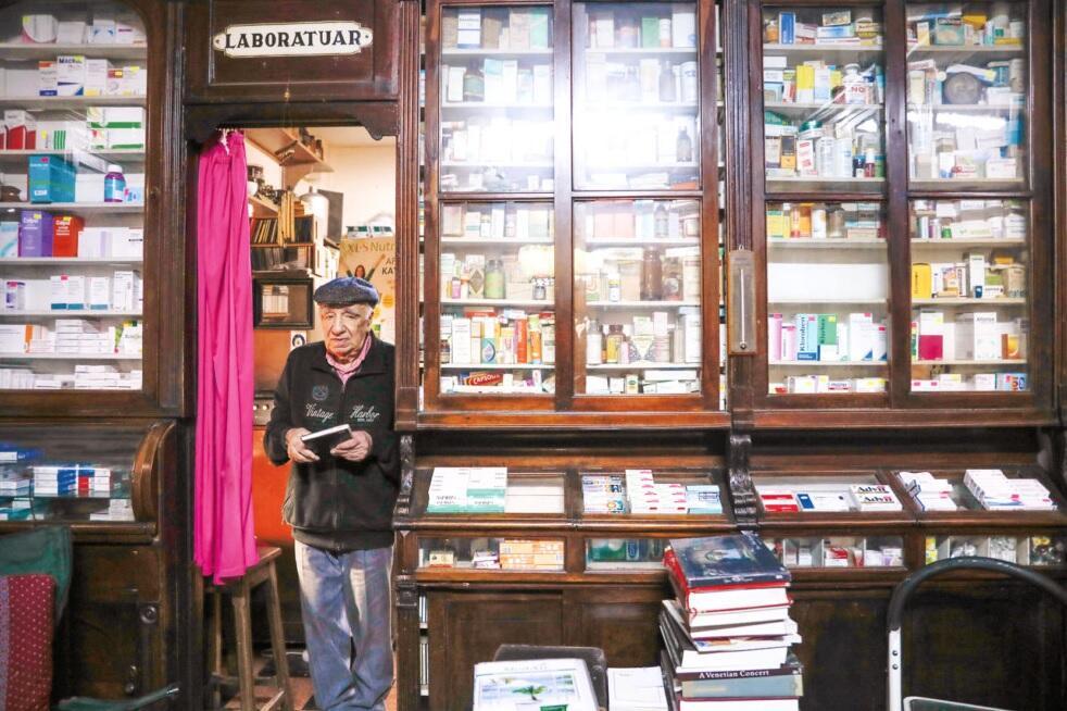 119-летняя аптека в Стамбуле привлекает туристов