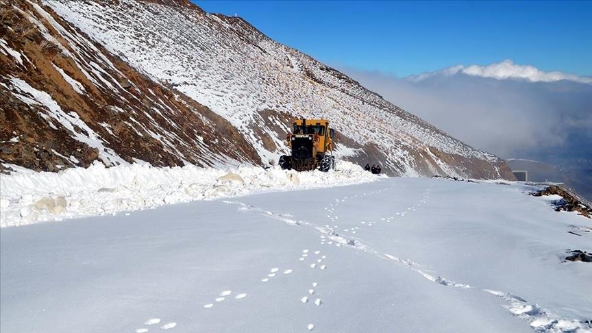 Снег и метель наблюдаются на востоке Анатолии уже третьи сутки