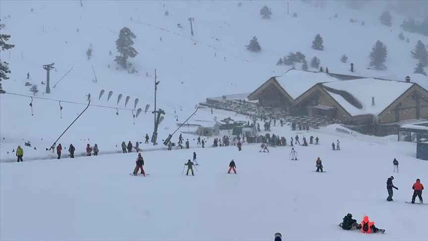 Высота снежного покрова в горнолыжном центре «Карталкая» превысила 2 метра