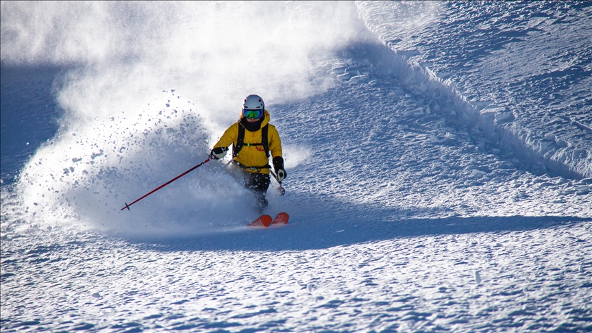 В Турцию стекаются любители хели-ски со всего мира