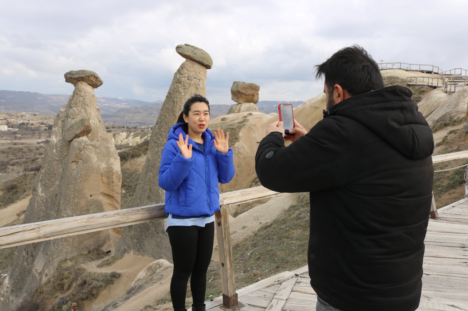  Эмигранты и студенты рекламируют туризм в Турции
