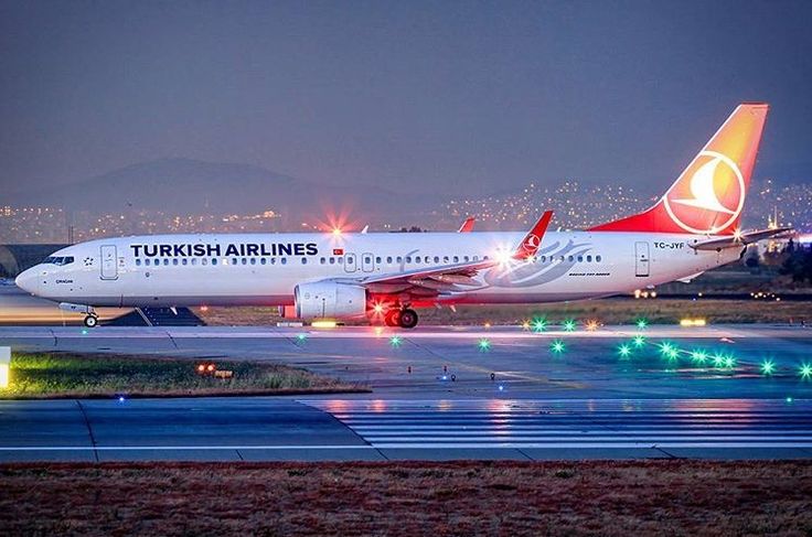 В Стамбуле из-за снегопада отменили более ста рейсов