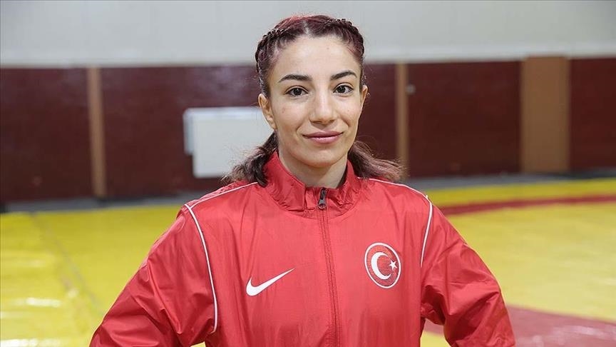 Турецкая спортсменка выиграла «золото» ЧЕ по борьбе