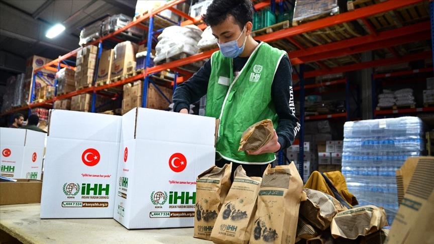 Турецкий гуманитарный фонд передал нуждающимся в Киркуке продовольственные наборы