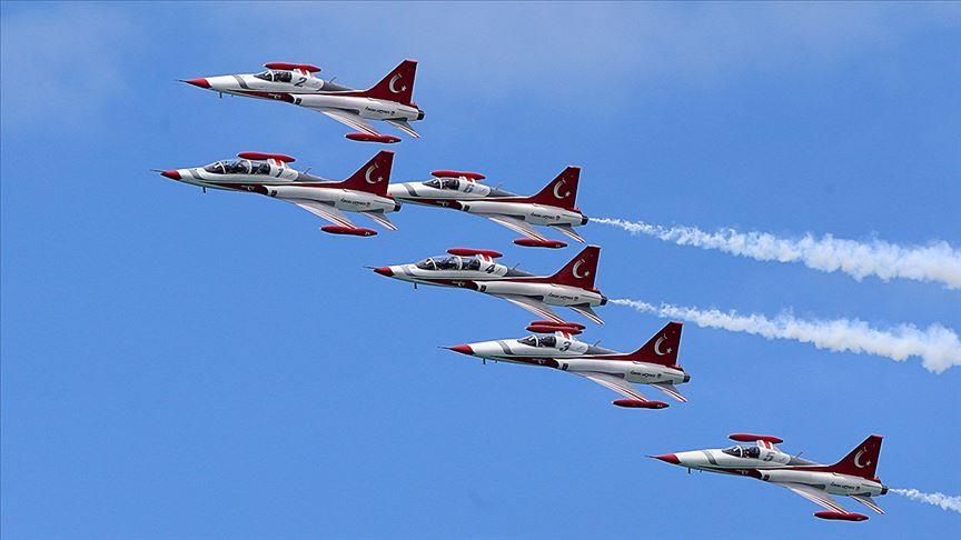 «Турецкие звезды» и SOLOTÜRK совершили показательные полеты