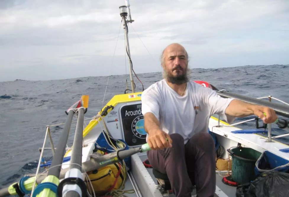 Житель Турции стал первым человеком, пересекшим Тихий океан на веслах